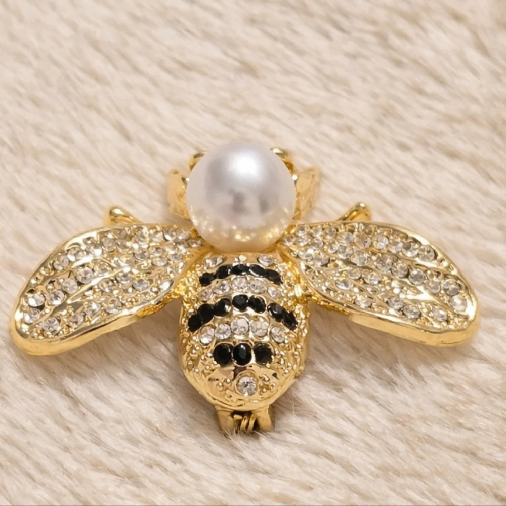 Cottagecore Old Money Pearl Bee Rhinestone‎ Gold Statement Brooch